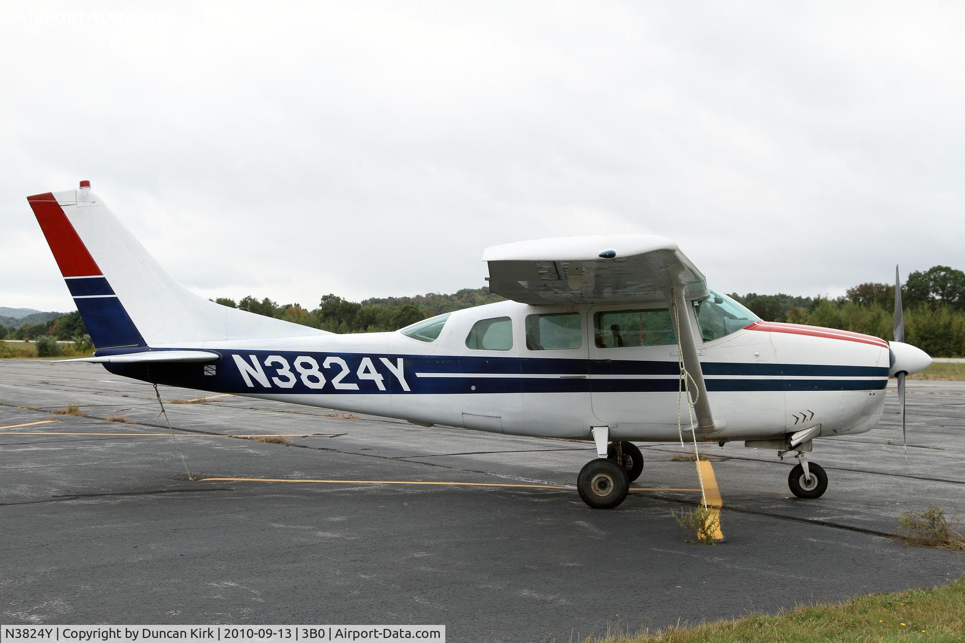 N3824Y, 1964 Cessna 210D Centurion C/N 21058324, Crappy weather. Normally a no no for photography but I had to shoot something!