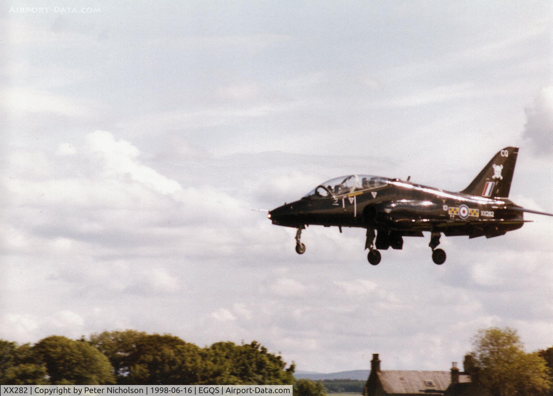 XX282, 1979 Hawker Siddeley Hawk T.1A C/N 108/312107, Hawk T.1A, callsign Polecat 2, of 100 Squadron at RAF Leeming on final approach to Runway 05 at RAF Lossiemouth during the 1998 Joint Maritime Course.