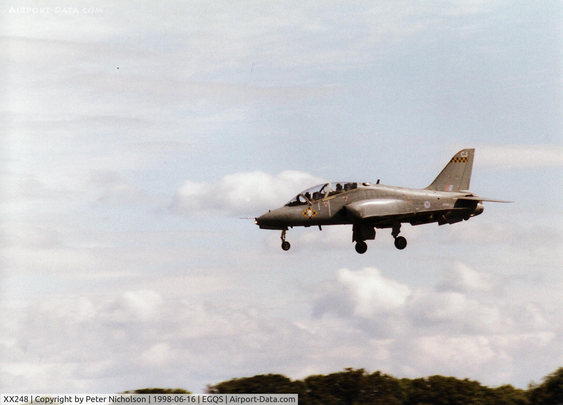 XX248, 1978 Hawker Siddeley Hawk T.1A C/N 084/312084, Hawk T.1A, callsign Polecat 6, of 100 Squadron at RAF Leeming landing on Runway 05 at RAF Lossiemouth after a mission during the 1998 Joint Maritime Course.