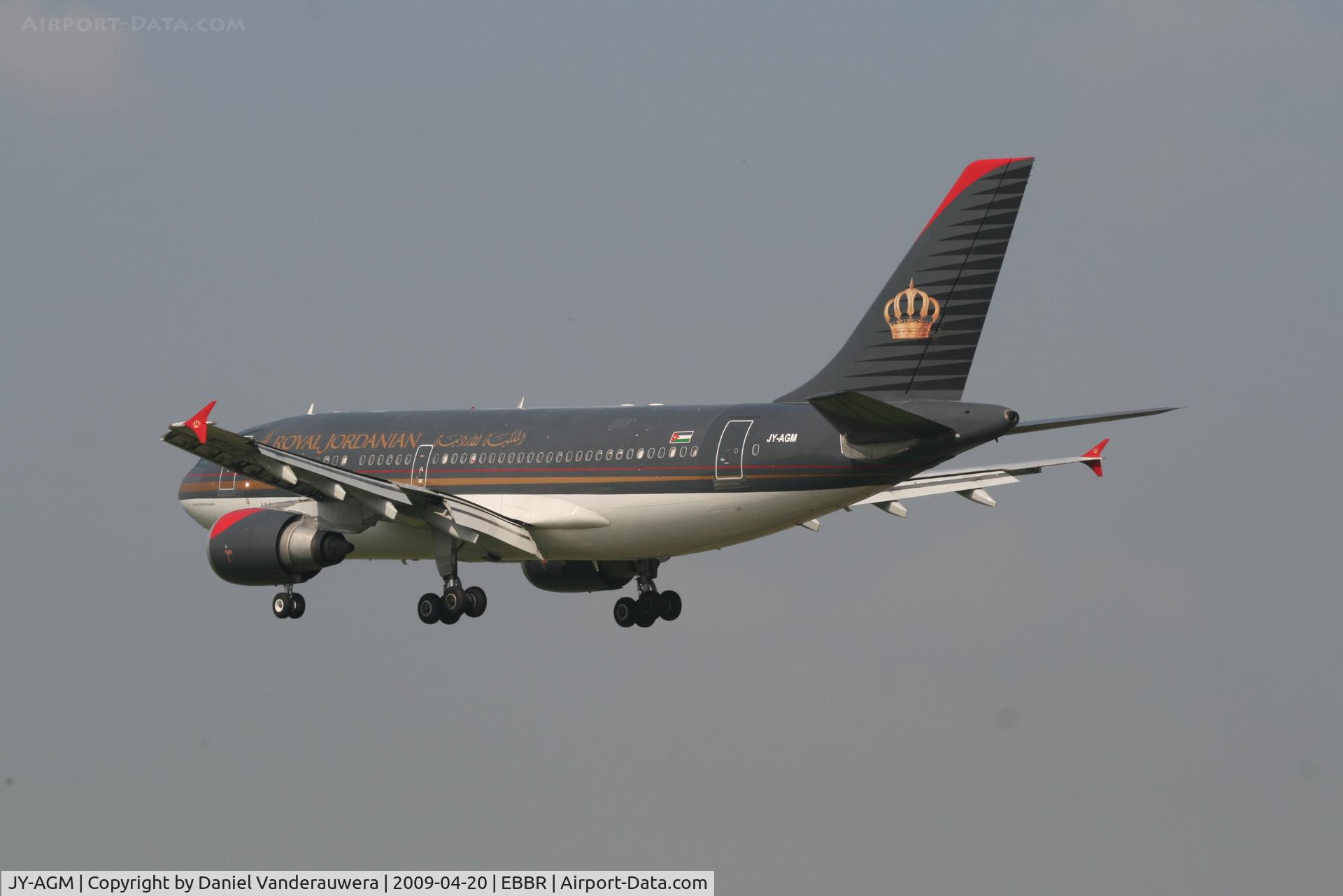 JY-AGM, 1989 Airbus A310-304 C/N 491, Flight RJ262 is descending to RWY 25L