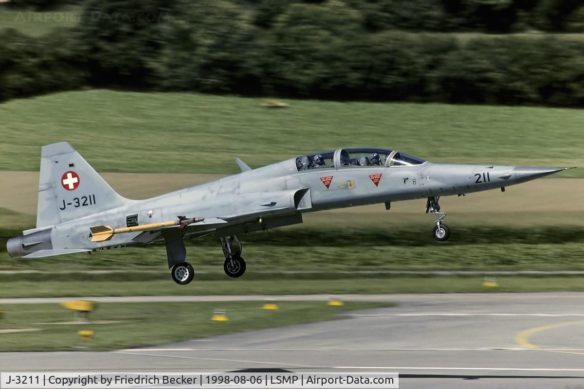 J-3211, 1981 Northrop F-5F Tiger II C/N M1011, moments prior touchdown