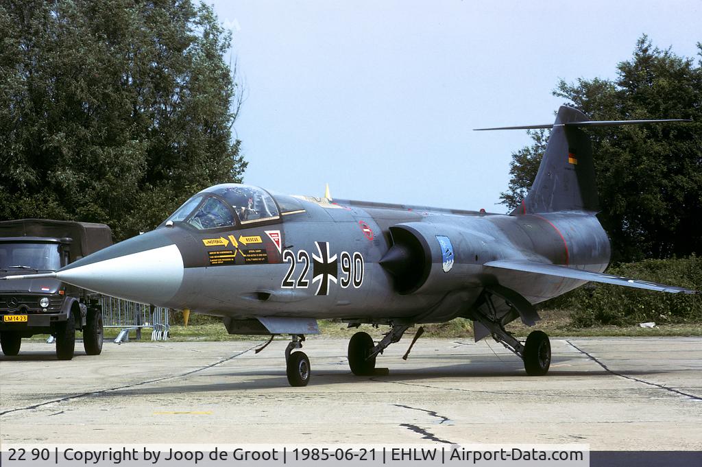 22 90, Lockheed F-104G Starfighter C/N 683-7173, One of the Starfighters on the static op the 1985 open house.