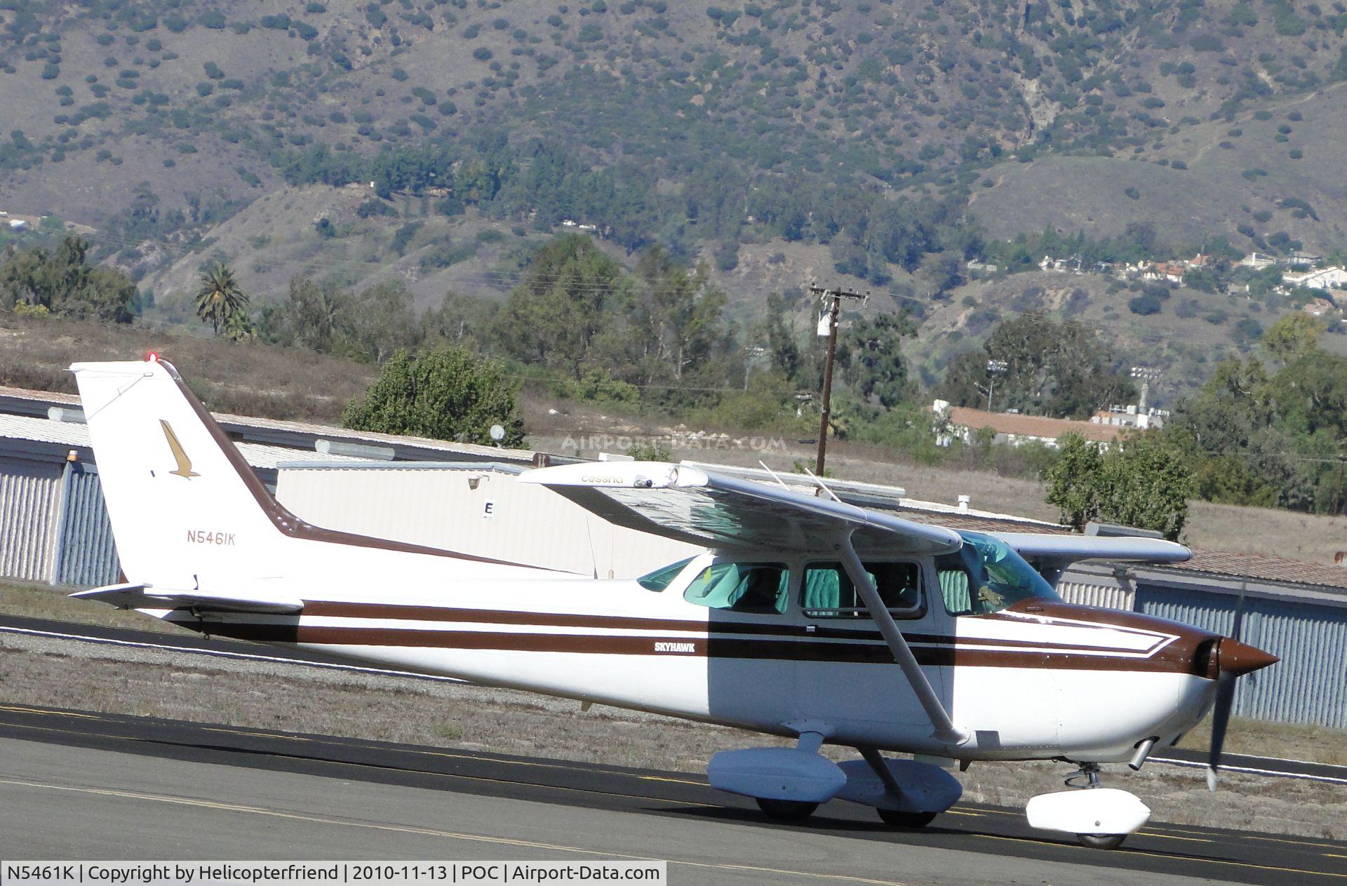 N5461K, 1980 Cessna 172P C/N 17274127, Taxiing to runway 26L for take off