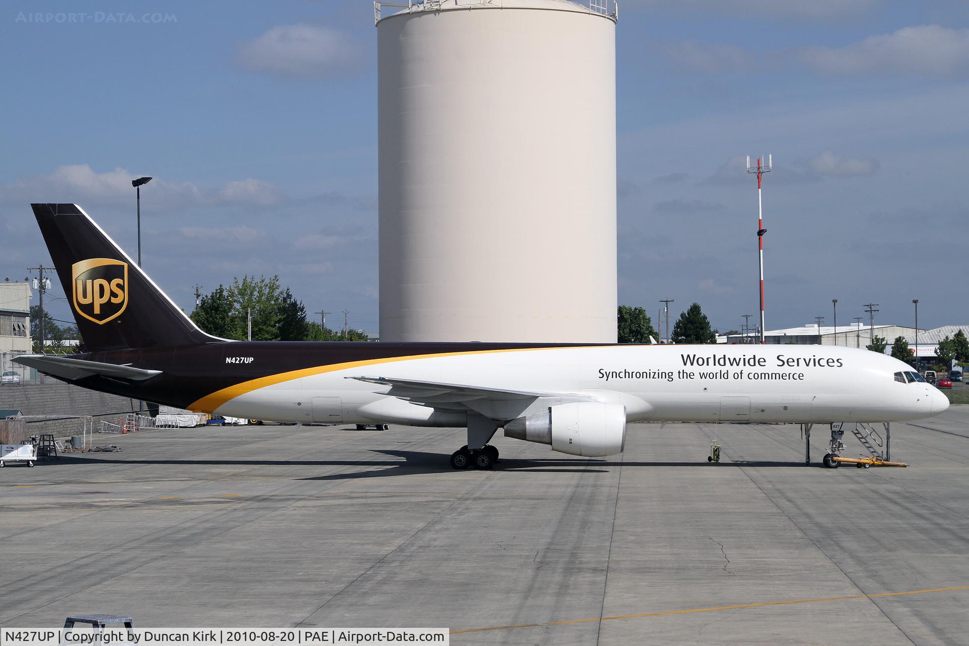 N427UP, 1992 Boeing 757-24APF C/N 25458, Outside the ATS hangar after maintenance