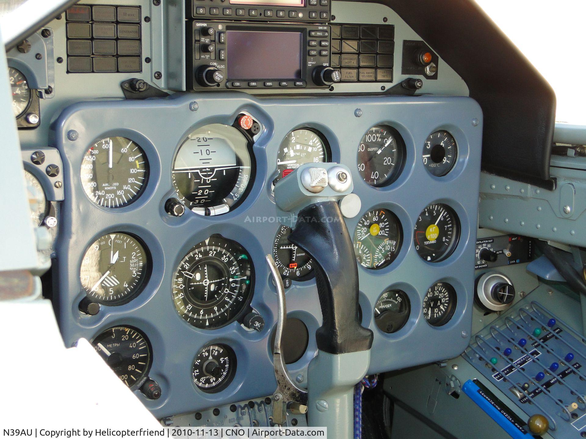 N39AU, 1980 Aero L-39 Albatros C/N 031603, Front seat cockpit area
