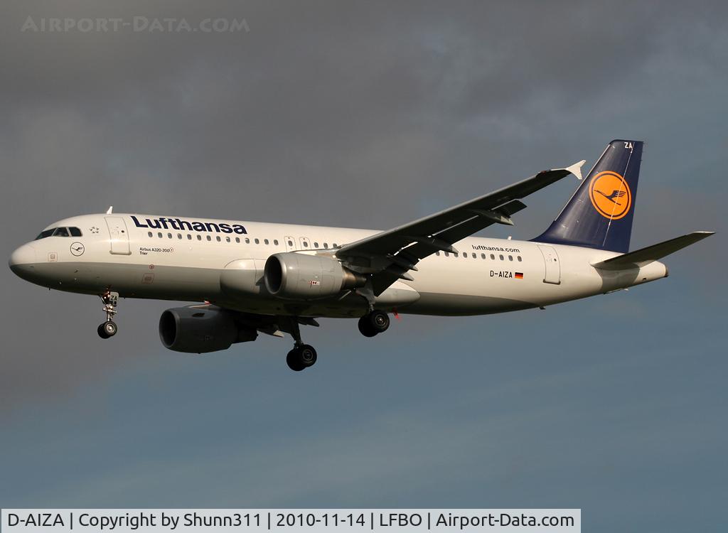D-AIZA, 2009 Airbus A320-214 C/N 4097, Landing rwy 32L