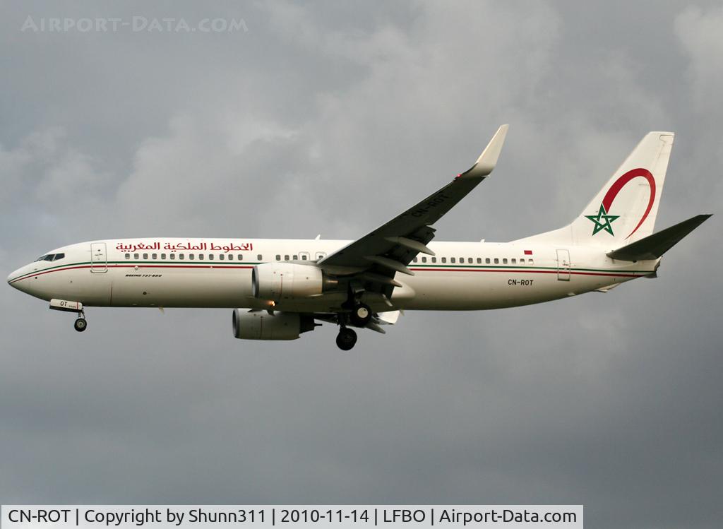 CN-ROT, 2009 Boeing 737-8B6 C/N 33068, Landing rwy 32L