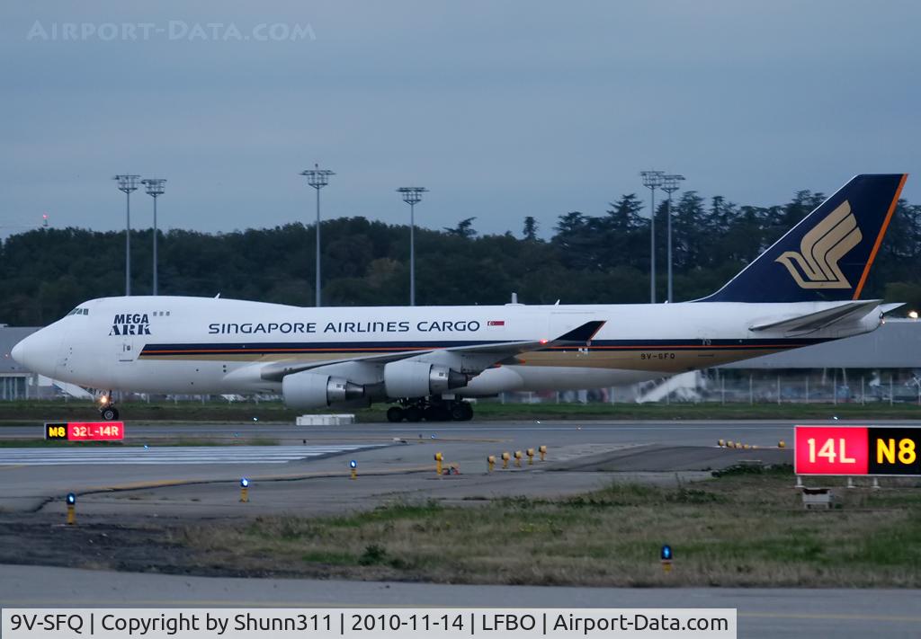 9V-SFQ, 2006 Boeing 747-412F(SCD) C/N 32901, Taxiing to the Cargo area via Airbus taxiways after landing rwy 32L... Coming from EBBR for 2 A380 engines.