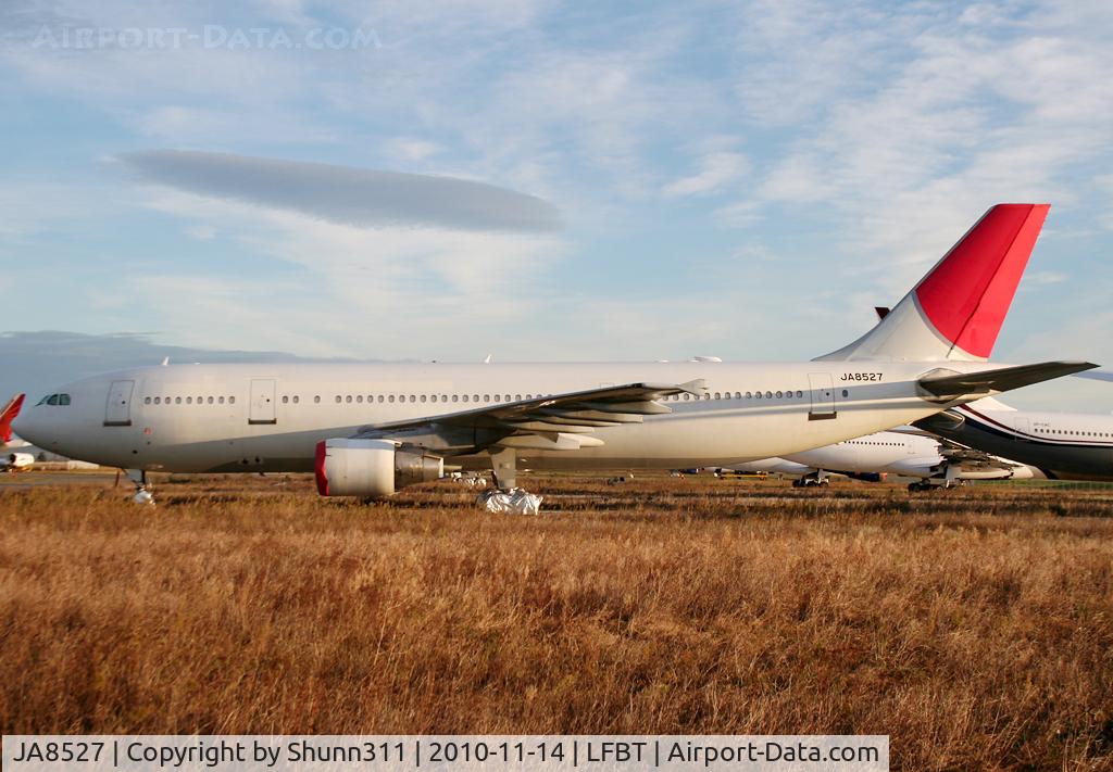 JA8527, 1994 Airbus A300B4-622R(F) C/N 724, Stored... without titles...