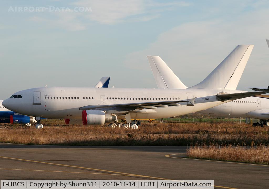 F-HBCS, Airbus A320-200 C/N Not found, Ex. Blue Line stored... small titles near the first door ;)