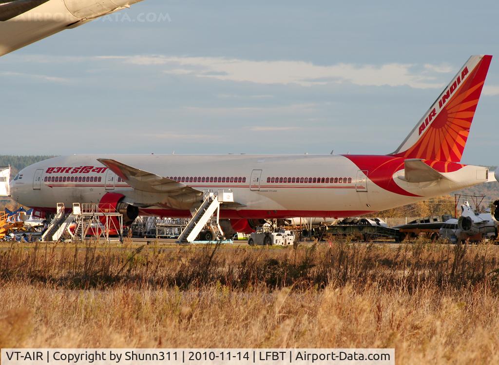 VT-AIR, 1994 Boeing 777-222 C/N 26917, Stored without engines...