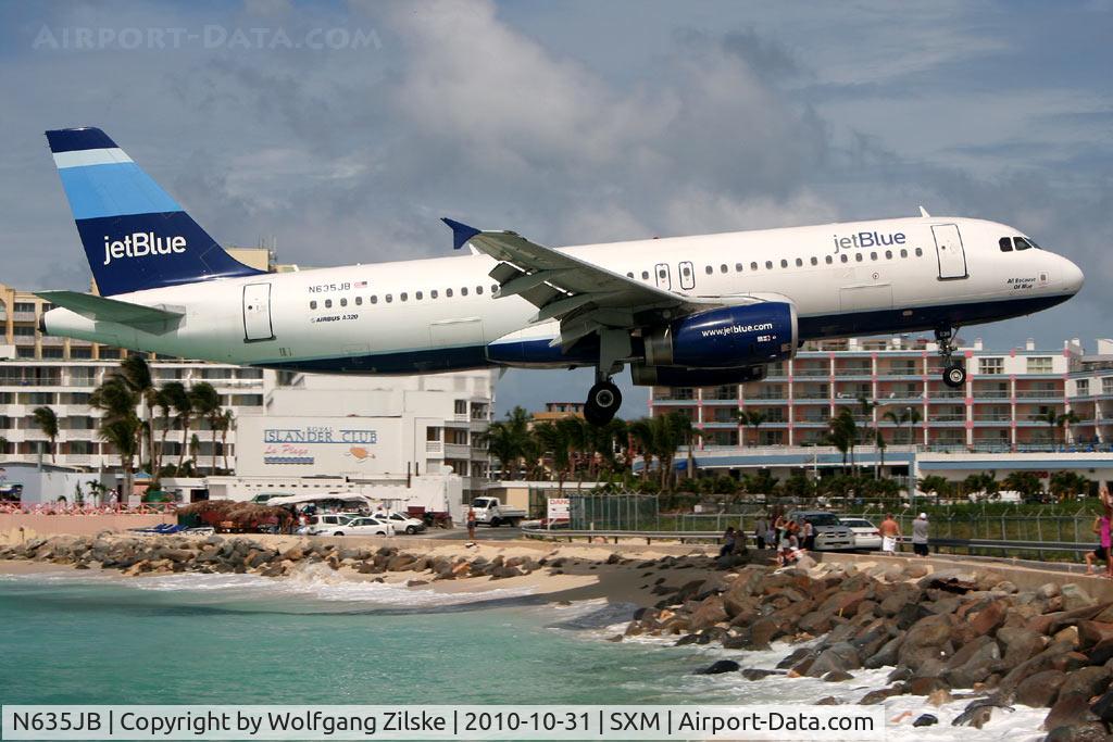 N635JB, 2006 Airbus A320-232 C/N 2725, Visitor