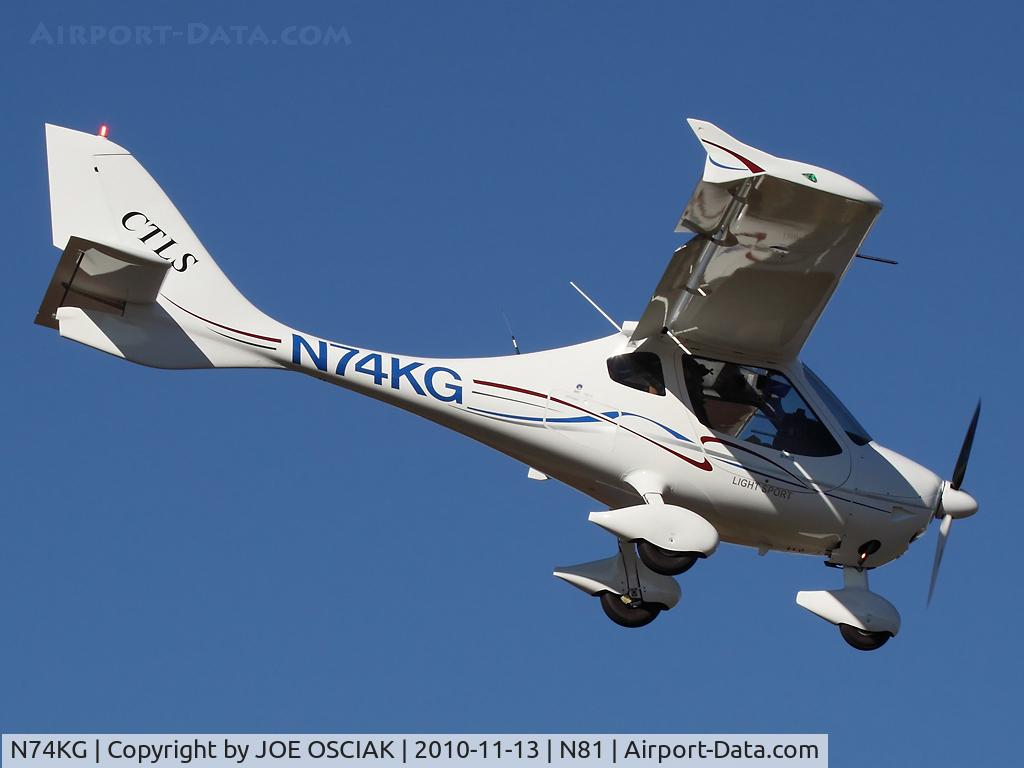 N74KG, Flight Design CTLS C/N F-09-03-15, Arriving at N81