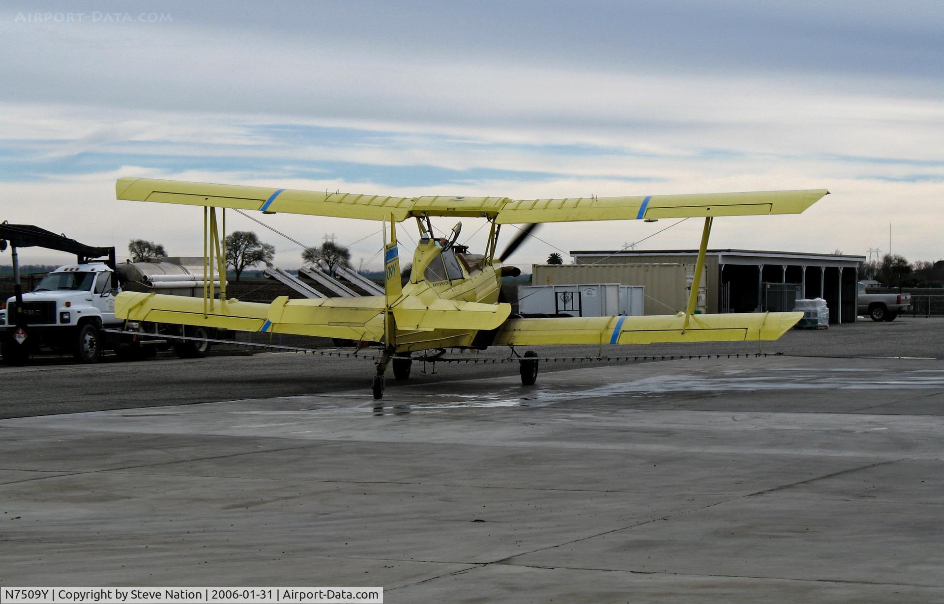 N7509Y, 1992 Schweizer Aircraft Corp G-164B-20T C/N 830B, Tolle's Flying Service (Robbins, CA) Turbine 1992 G-164B-20T taxis for take-off at owner's private airstrip near junction of State Hwy 113 and Reclamation Road - applying liquid fertilizer to wheat this day with spray bars