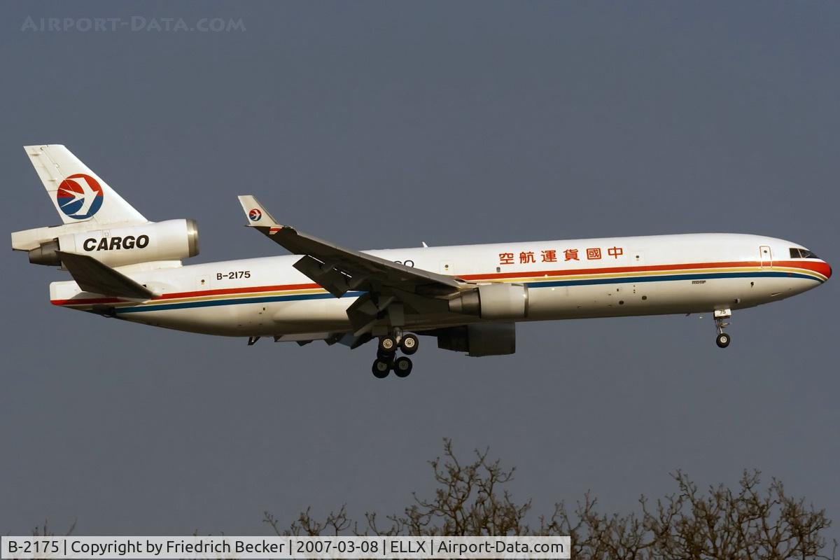 B-2175, 1993 McDonnell Douglas MD-11 C/N 48520, on final RW06