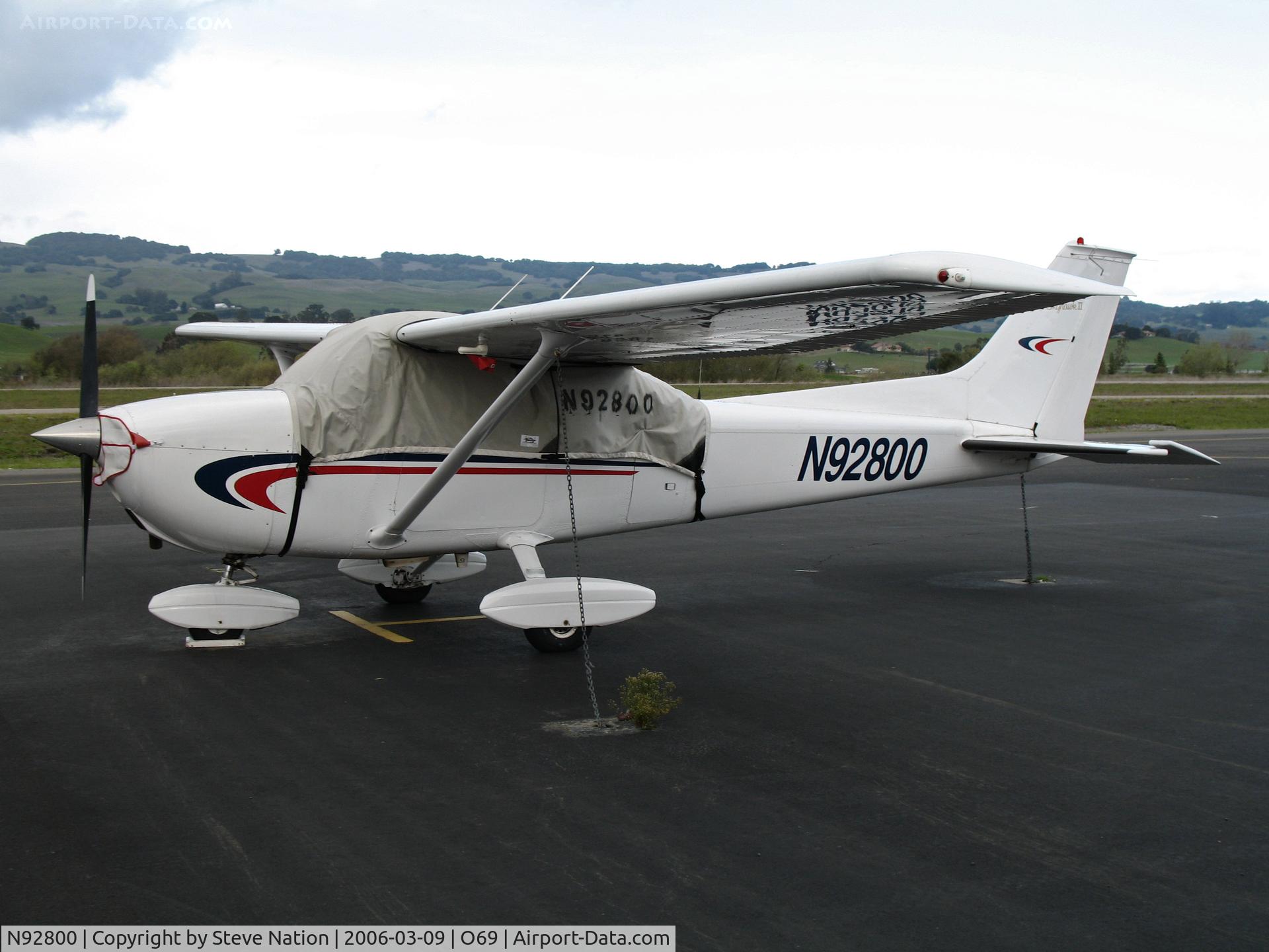 N92800, 1973 Cessna 172M C/N 17261620, Locally-based 1973 Cessna 172M with canopy cover @ Petaluma, CA (to new owner in Las Vegas, NV Jun 2008; to new owner in Vacaville, CA in 2009; canceled as exported to South Africa Dec 14, 2009)