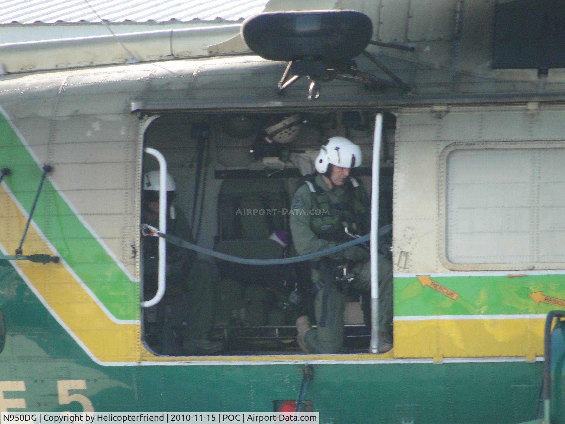 N950DG, Sikorsky UH-3H Sea King C/N 149724, Crewman getting ready for take off taxi