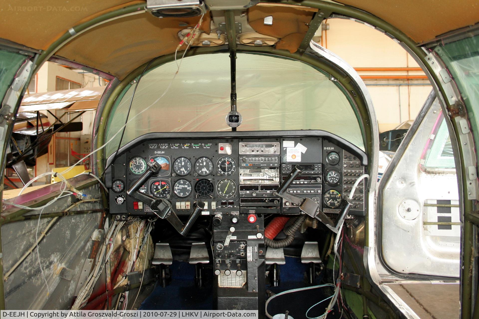 D-EEJH, 1978 Mooney M20J 201 C/N 24-0586, Kaposujlak Airport - During a renovation. - Cocpit