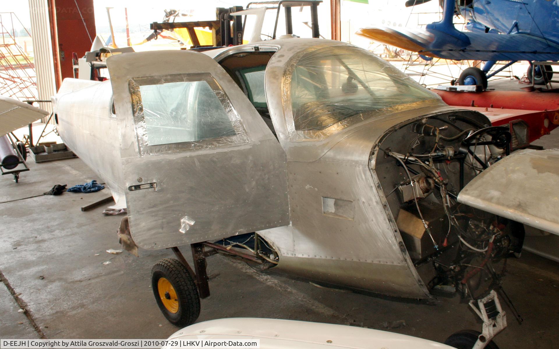 D-EEJH, 1978 Mooney M20J 201 C/N 24-0586, Kaposujlak Airport - During a renovation.