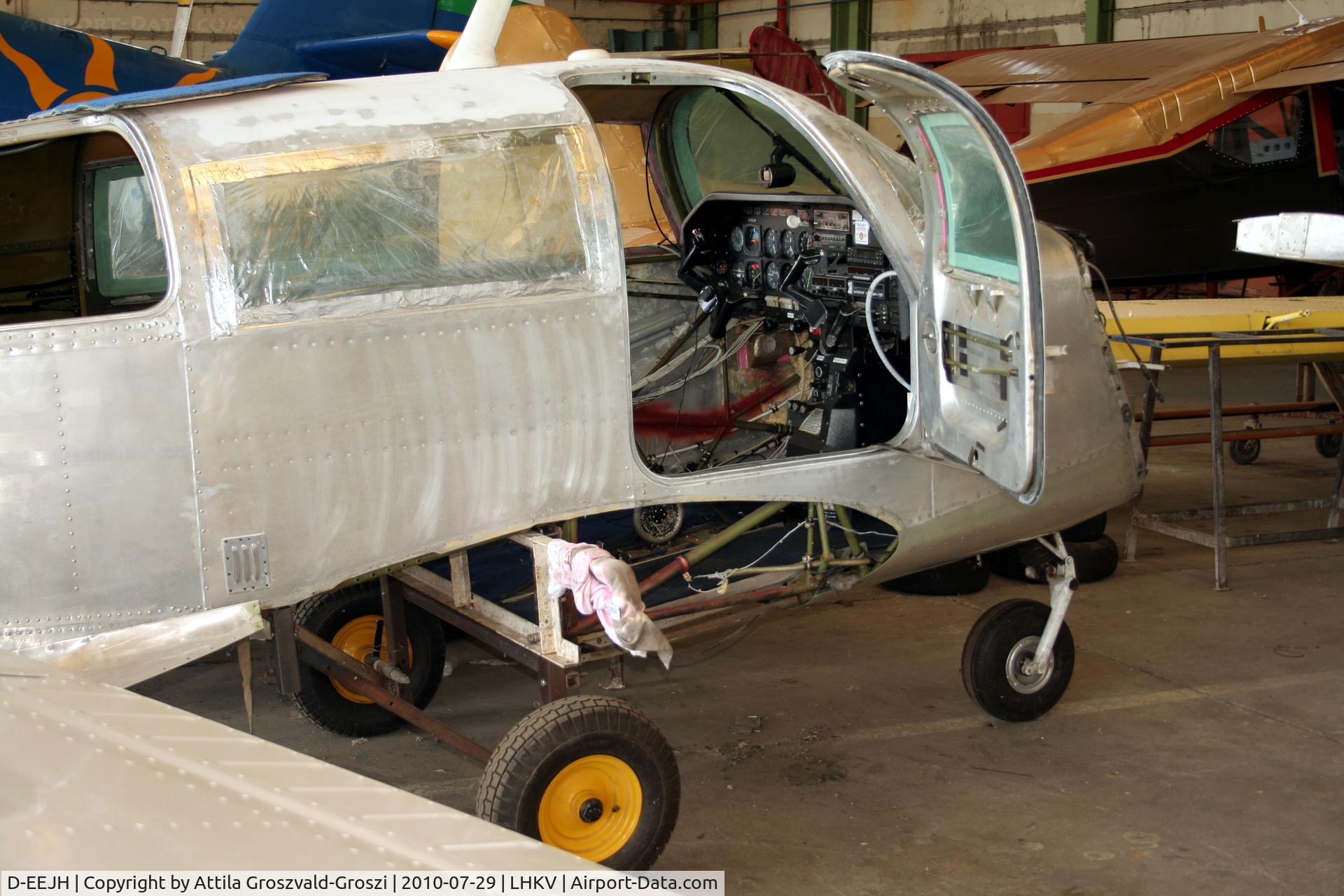 D-EEJH, 1978 Mooney M20J 201 C/N 24-0586, Kaposujlak Airport - During a renovation.
