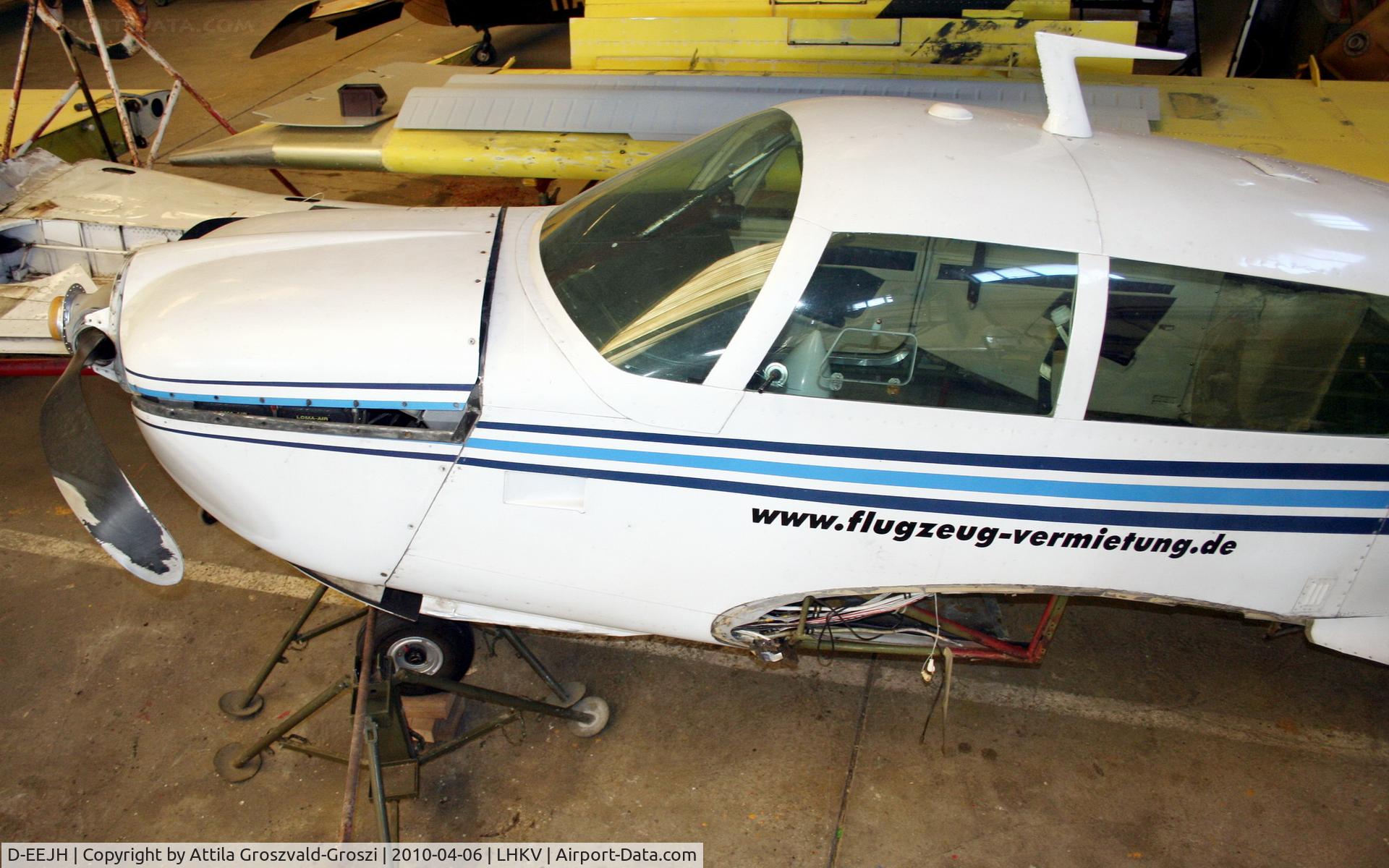 D-EEJH, 1978 Mooney M20J 201 C/N 24-0586, Kaposujlak Airport - During a renovation.
