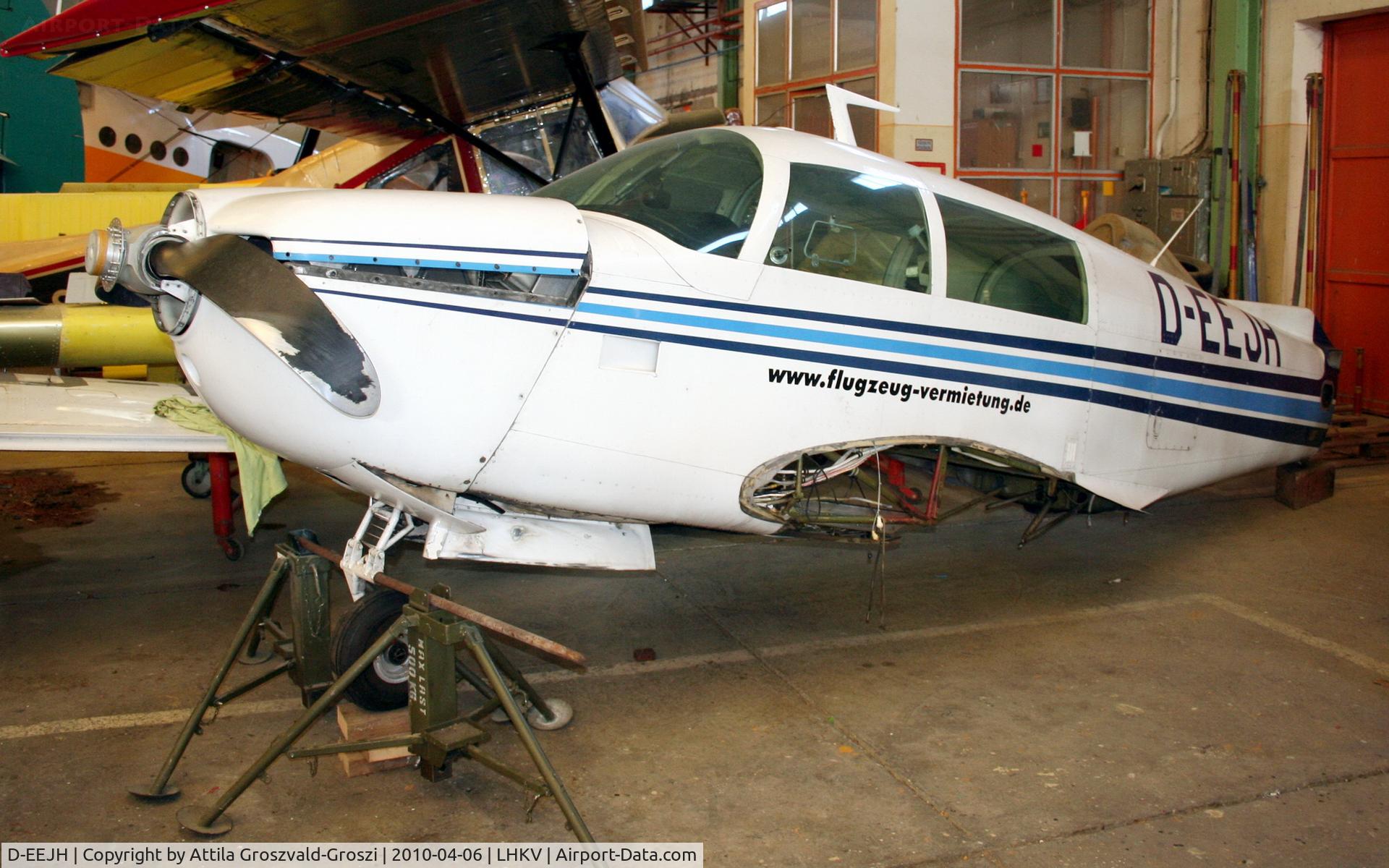 D-EEJH, 1978 Mooney M20J 201 C/N 24-0586, Kaposujlak Airport - During a renovation.