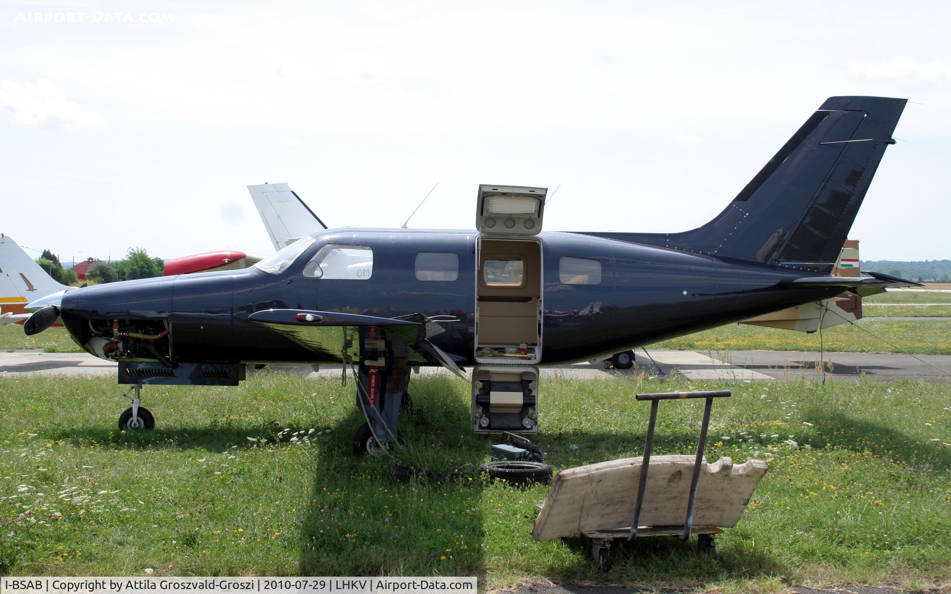 I-BSAB, 1989 Piper PA-46-350P Malibu Mirage Malibu Mirage C/N 4622049, Kaposujlak Airport - During a renovation.