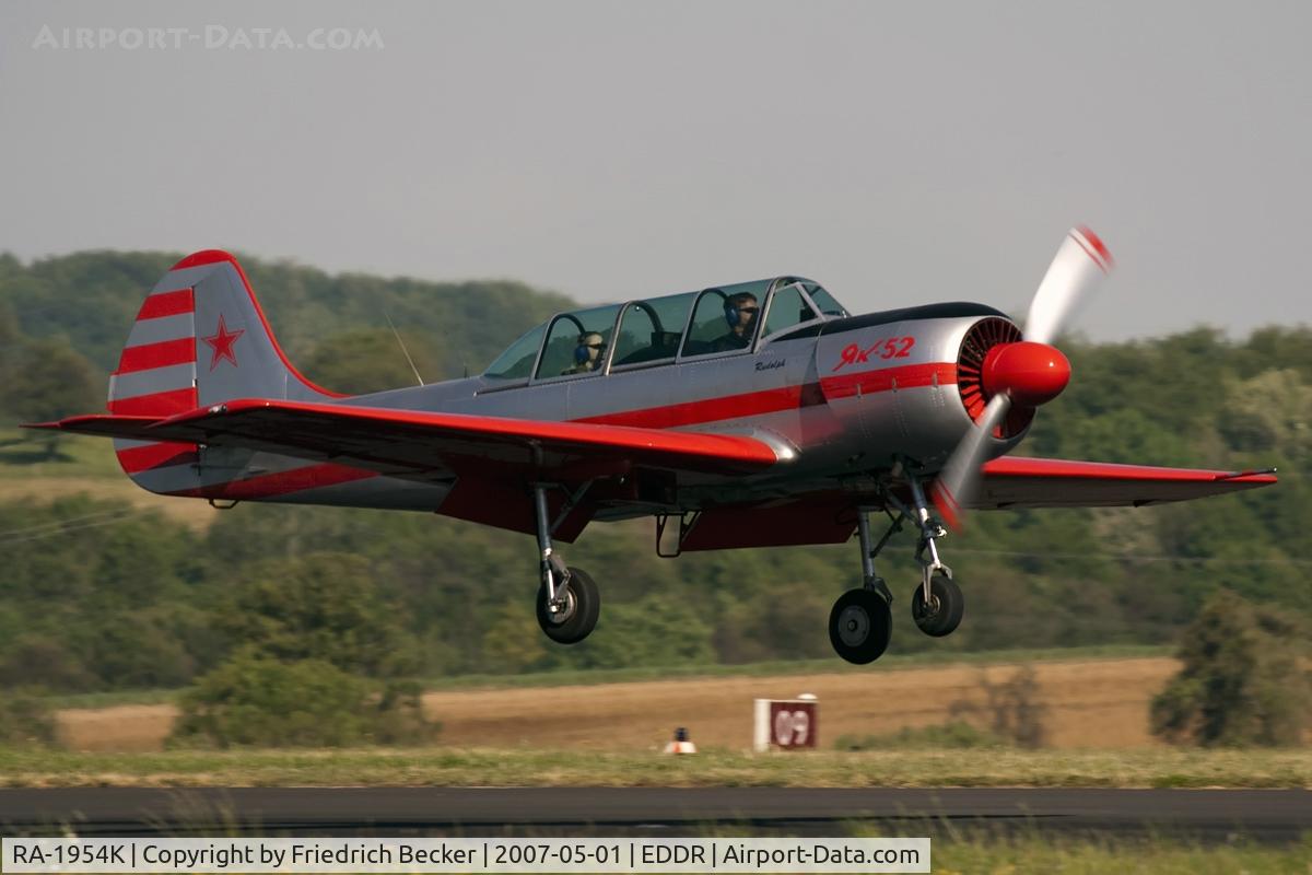 RA-1954K, 1987 Yakovlev Yak-52 C/N 877714, about to touchdown
