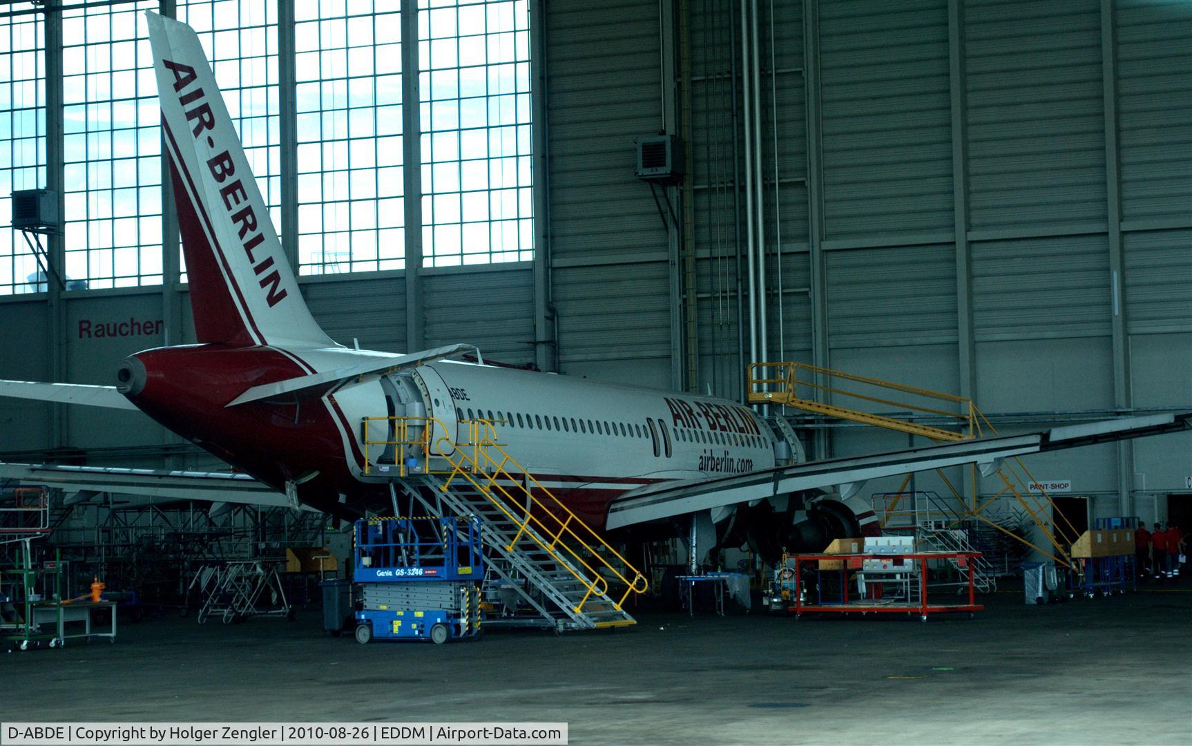 D-ABDE, 2006 Airbus A320-214 C/N 2696, An AirBerliner is being checked by Lufthansa Technik crew.