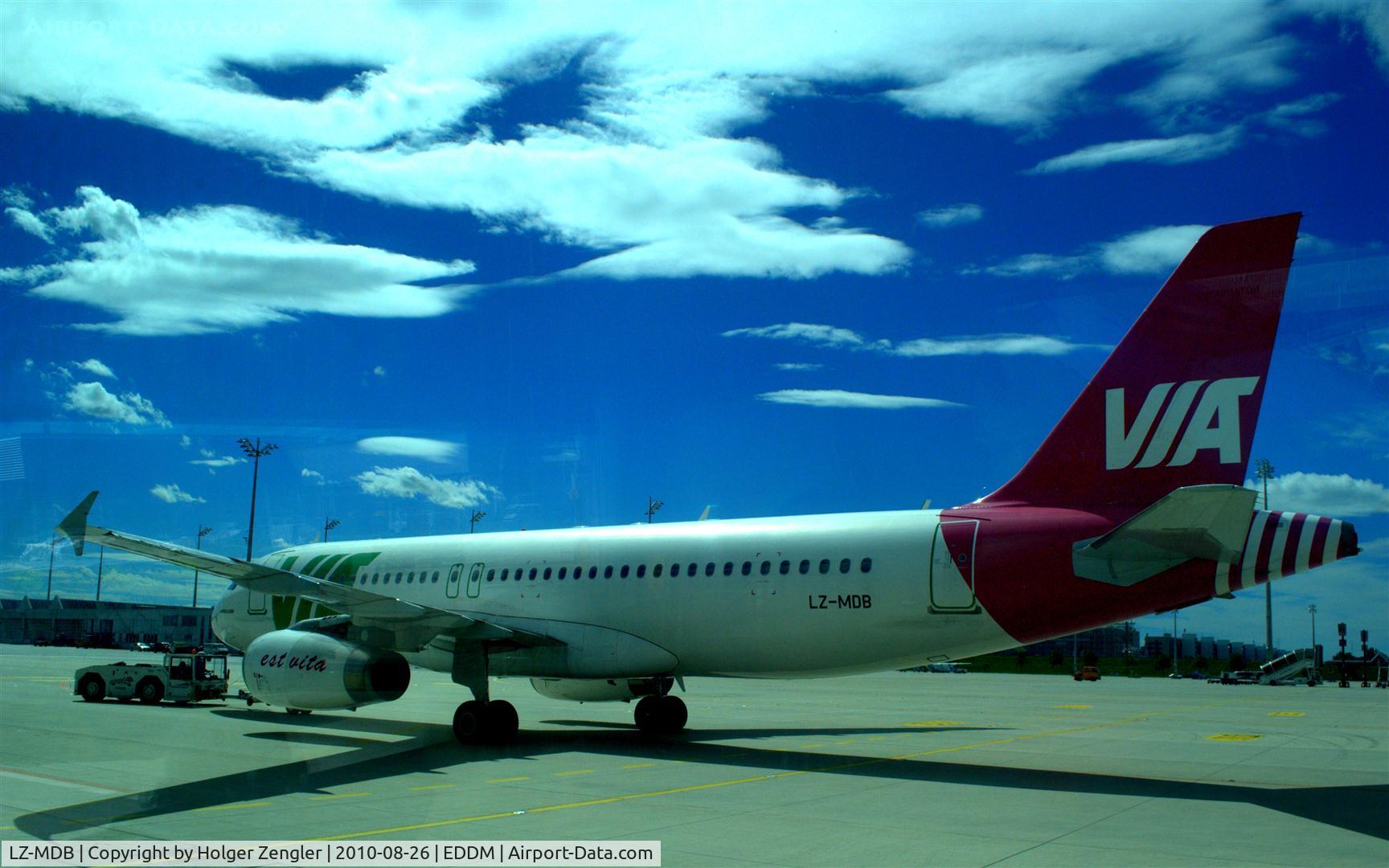LZ-MDB, 2007 Airbus A320-214 C/N 3125, Being pushed out for a flight to Varna at sunny Black Sea.