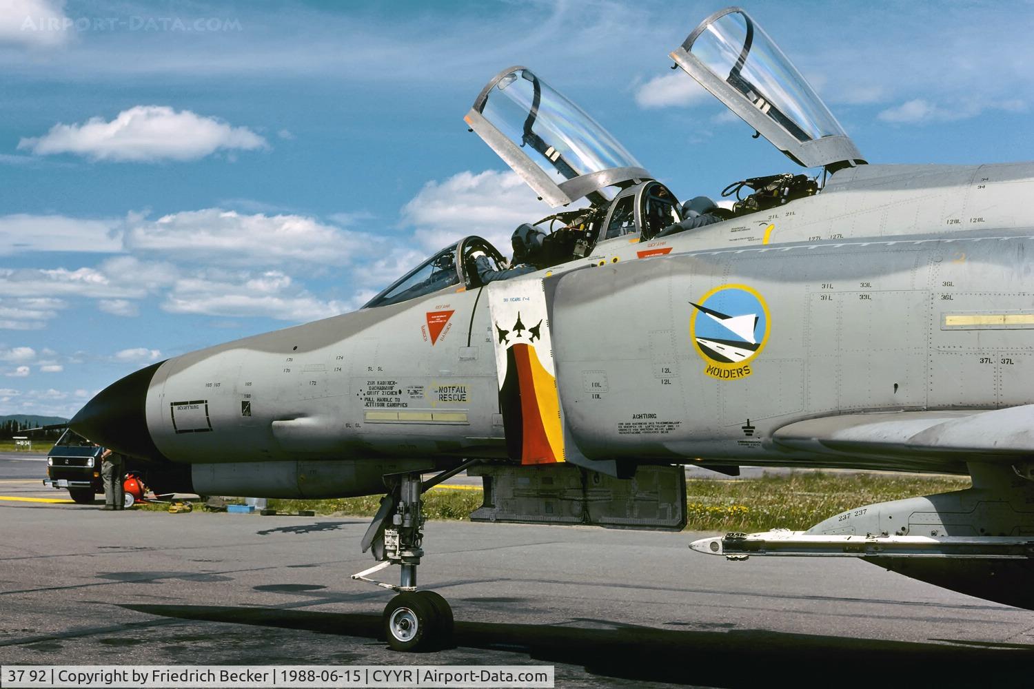 37 92, 1972 McDonnell Douglas F-4F Phantom II C/N 4581, last chance inspektion prior another low level mission from CFB Goose Bay