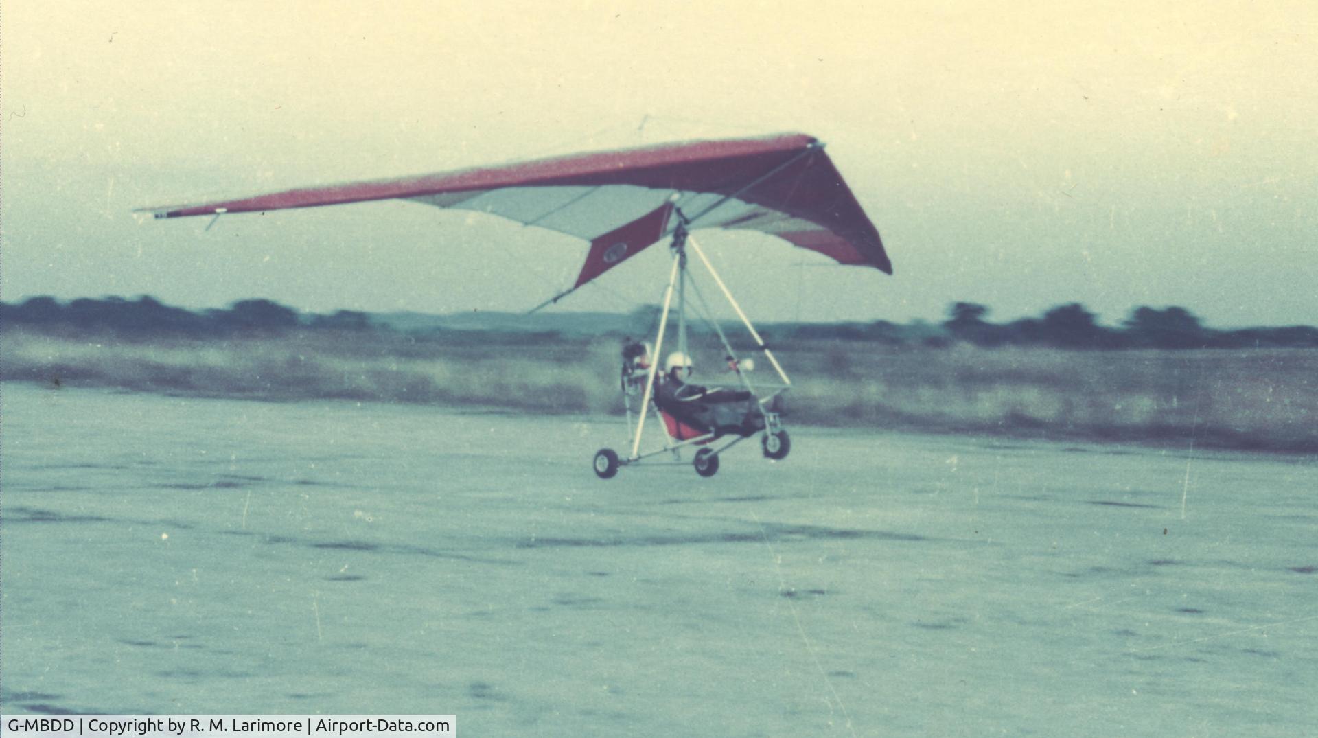 G-MBDD, 1980 Skyhook Sailwings Ltd Skytrike C/N JCRL-1, Mid 1981. Ashbourne Airfield, Derbyshire
