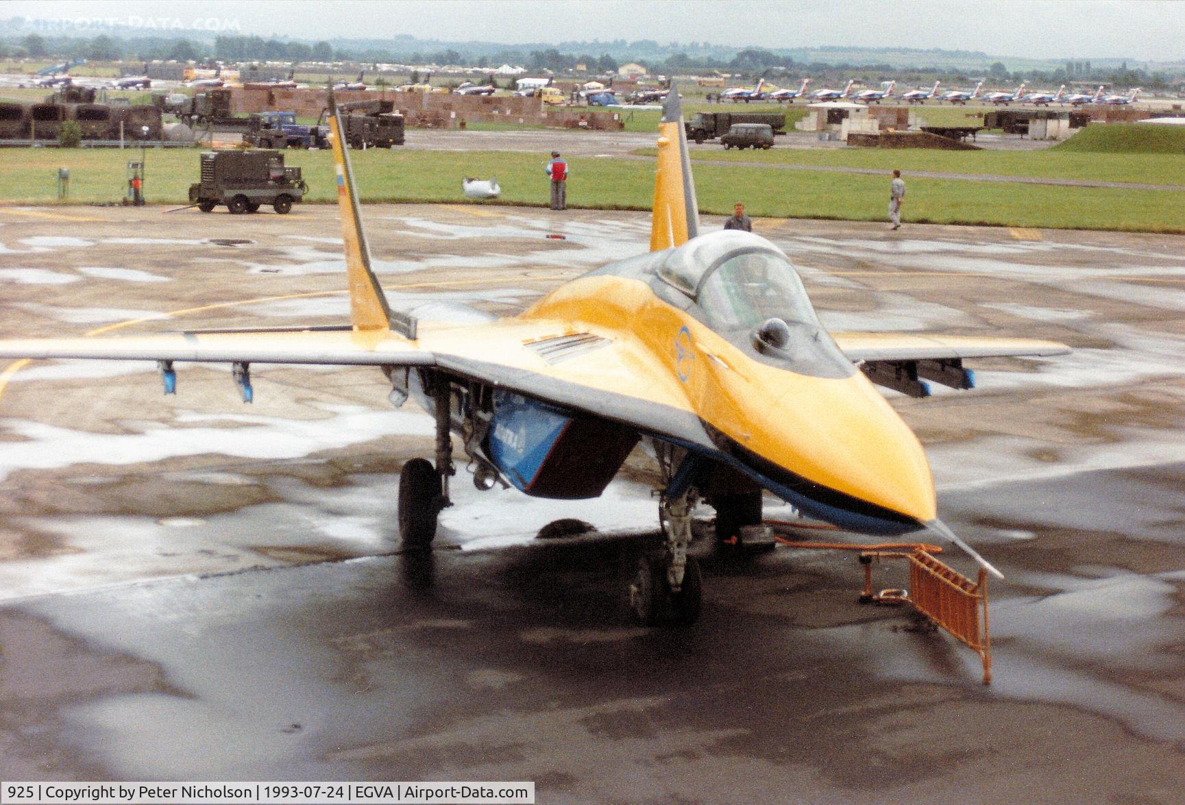 925, Mikoyan-Gurevich MiG-29S Fulcrum C C/N 15564, MiG-29S Fulcrum C of the Gromov Flight Research Institute on the flight-line at the 1993 Intnl Air Tattoo at RAF Fairford - later to be involved in a mid-air collision with Fulcrum C 526.