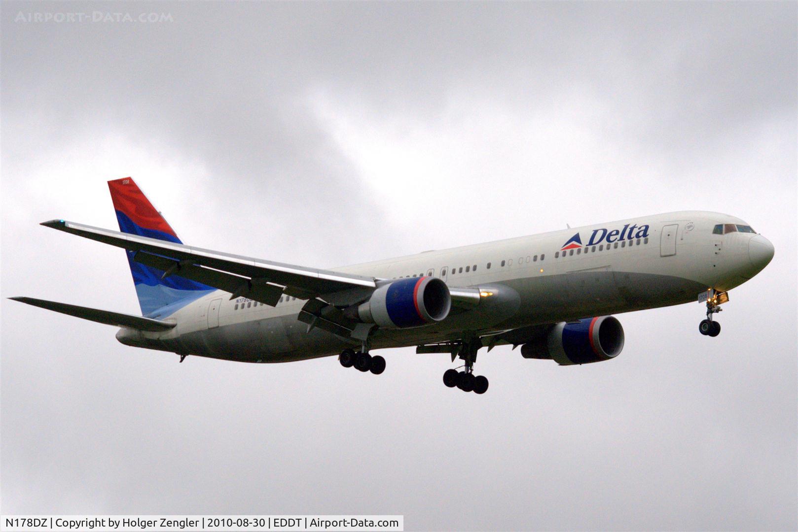 N178DZ, 2000 Boeing 767-332/ER C/N 30596, Coming from New York JFK down to TXL.