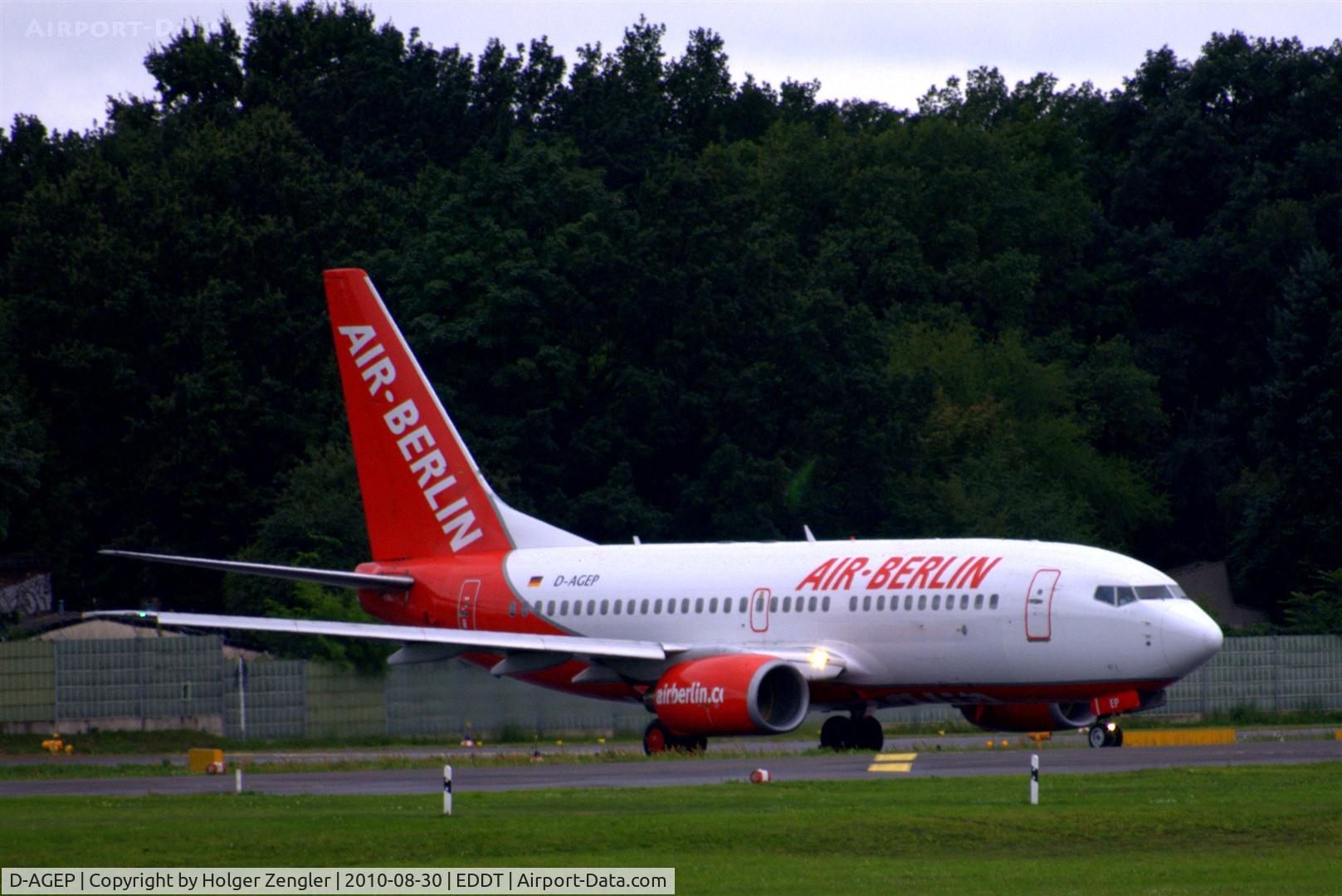 D-AGEP, 1998 Boeing 737-75B C/N 28102, Coming round the corner for a take off on rwy 26R.