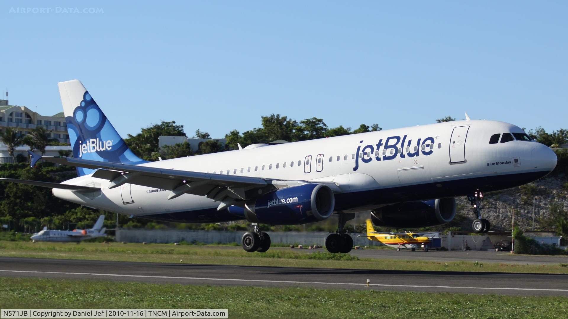 N571JB, 2003 Airbus A320-232 C/N 2125, Jet Blue landing at TNCM