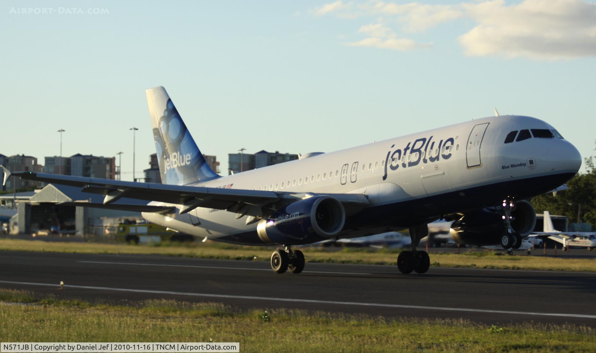 N571JB, 2003 Airbus A320-232 C/N 2125, JetBlue departing TNCM runway 10
