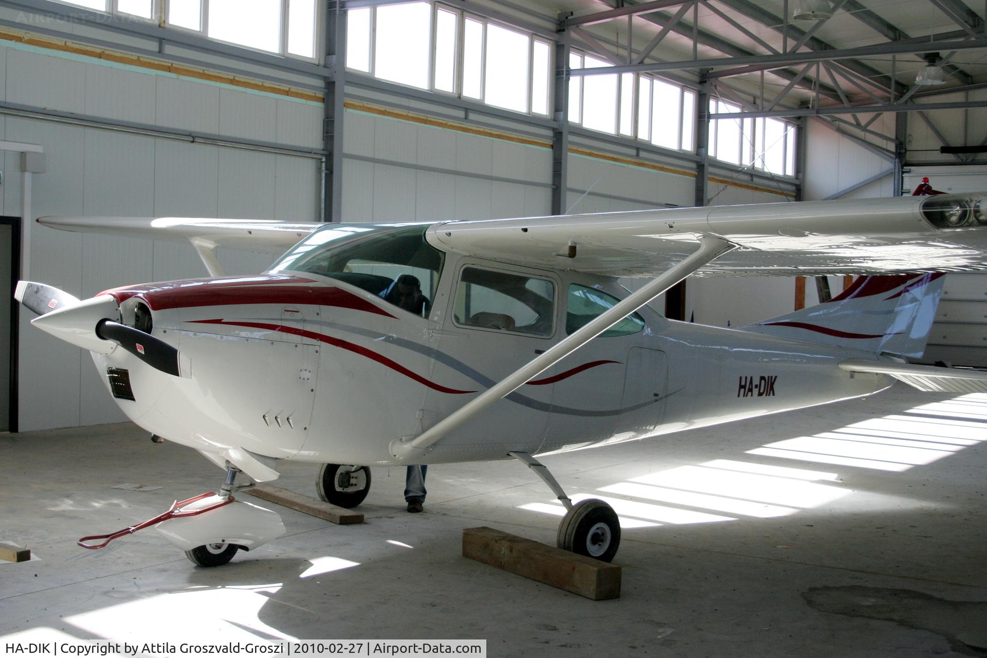 HA-DIK, Cessna 182K Skylane C/N 18258466, Kadarkut Airfield