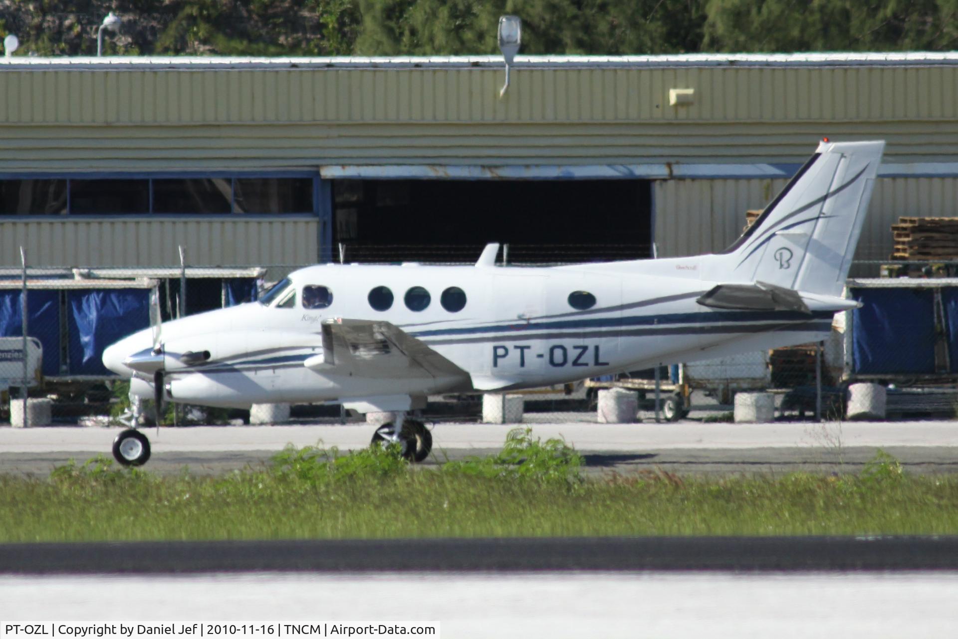 PT-OZL, 1993 Beech C90B King Air C/N LJ-1341, PT-OZL park at the cargo ramp at TNCM