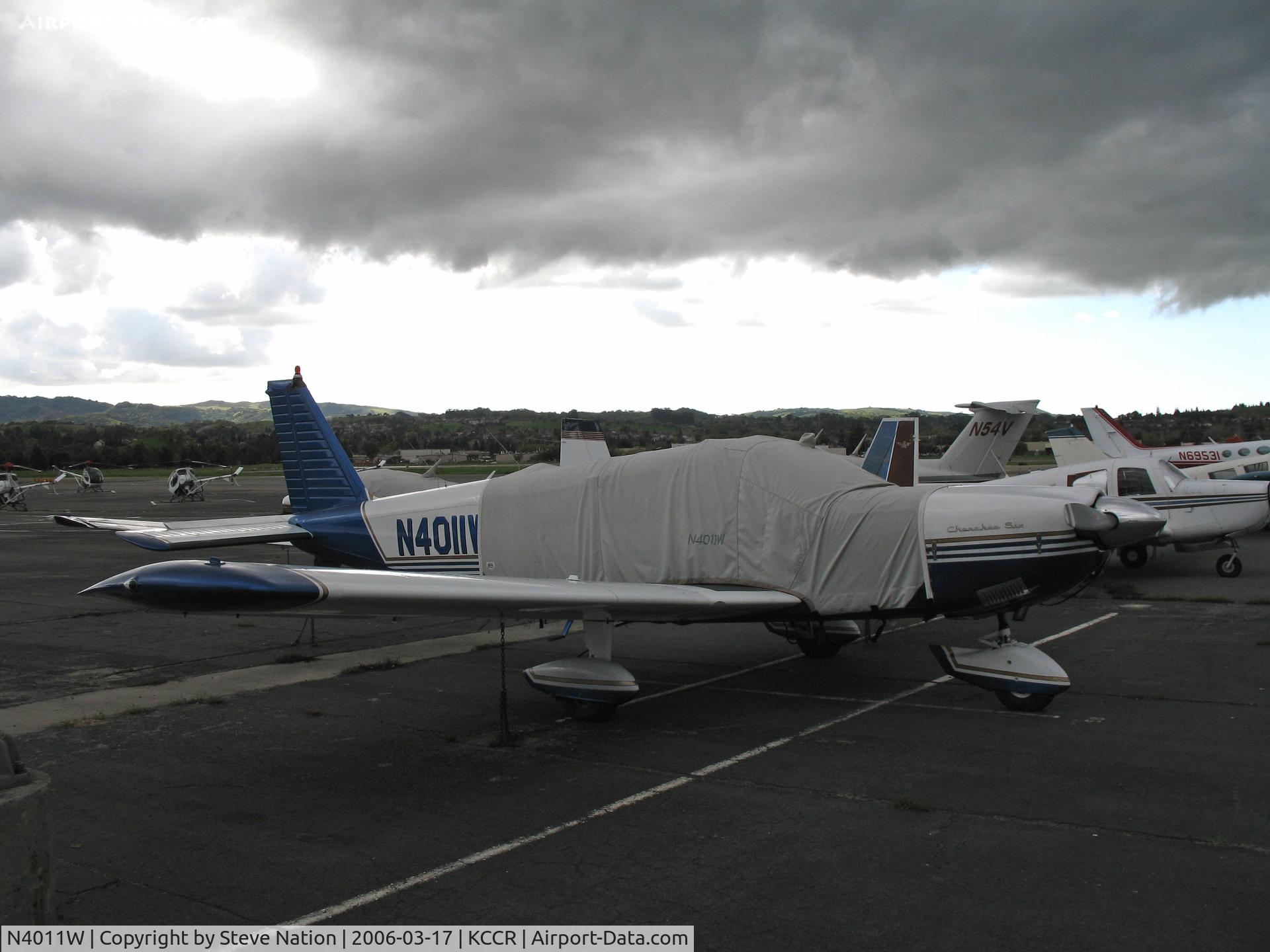 N4011W, 1966 Piper PA-32-300 Cherokee Six Cherokee Six C/N 32-40014, Locally-based 1966 Piper PA-32-300 buttoned-up @ Buchanan Field, Concord, CA just before a storm