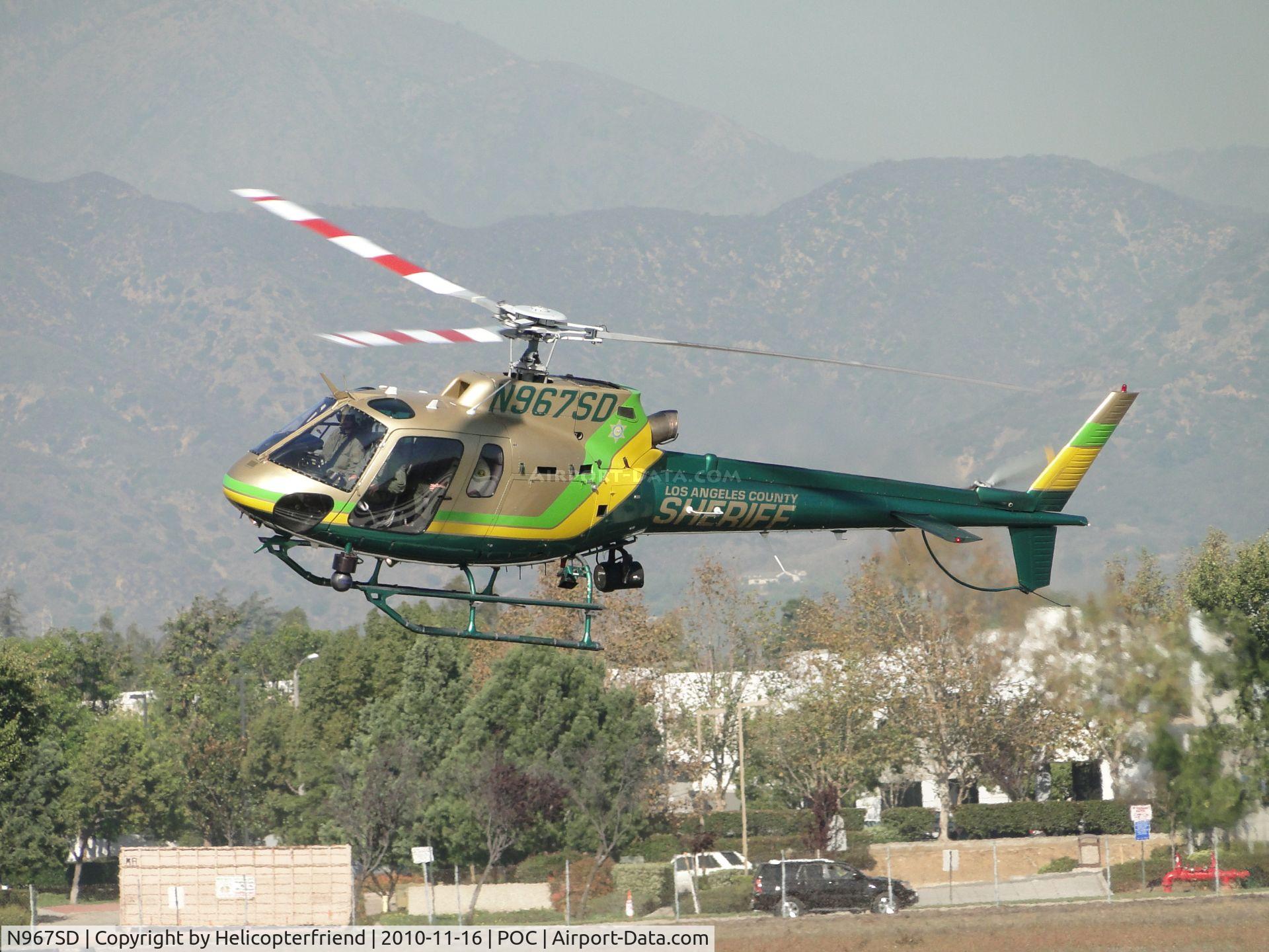 N967SD, 2003 Eurocopter AS-350B-2 Ecureuil C/N 3678, Turning southbound into helipad area