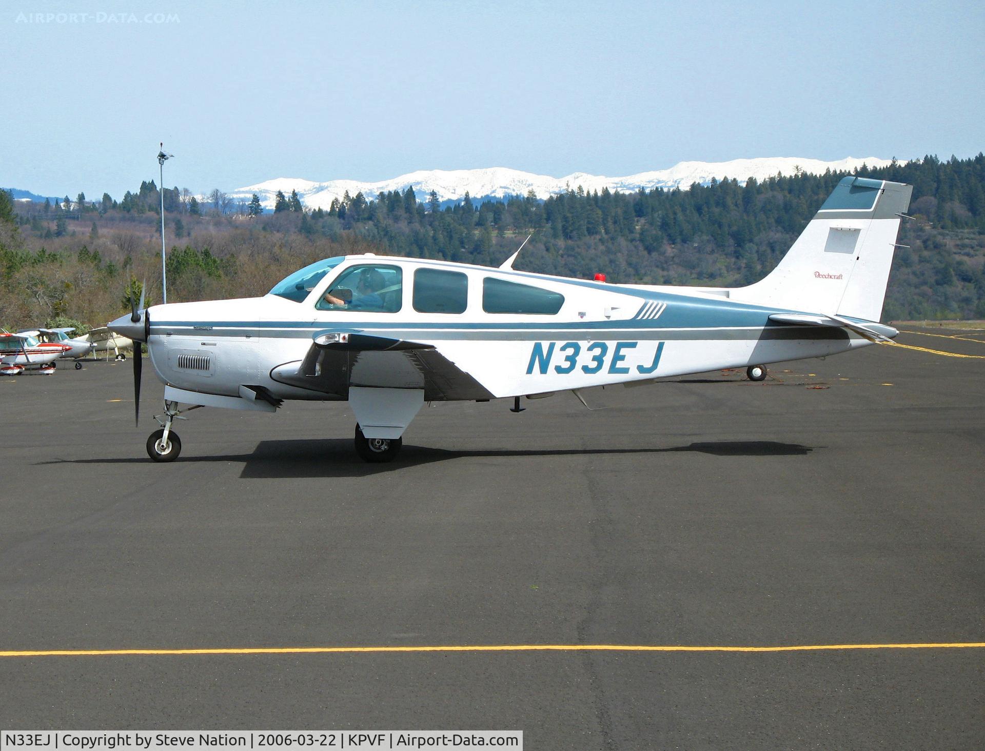 N33EJ, 1993 Beech F33A Bonanza C/N CE-1721, 1993 Beech F33A taxis to hangar @ Placerville, CA