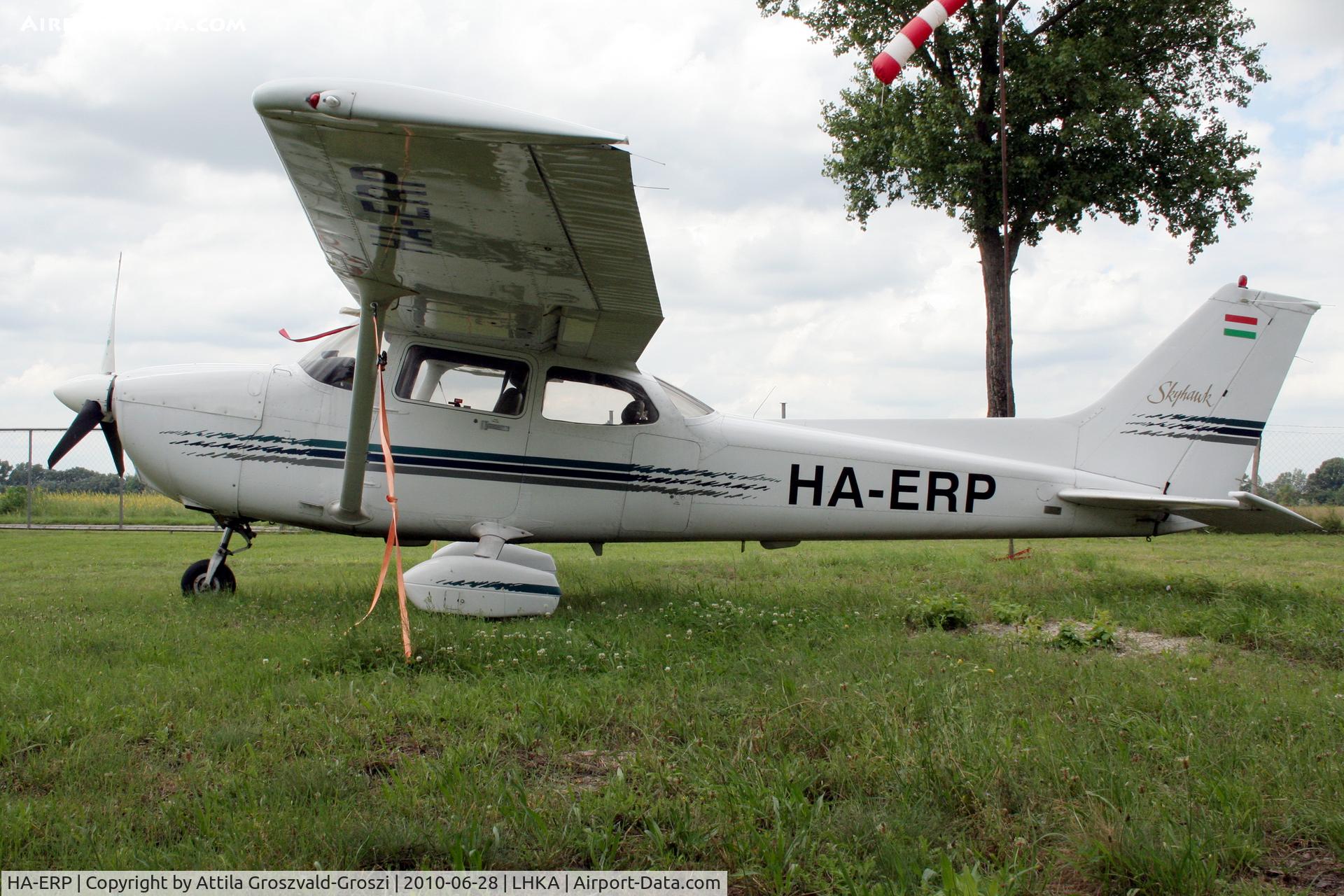 HA-ERP, 1997 Cessna 172R C/N 17280068, Kalocsa Airport - Hungary