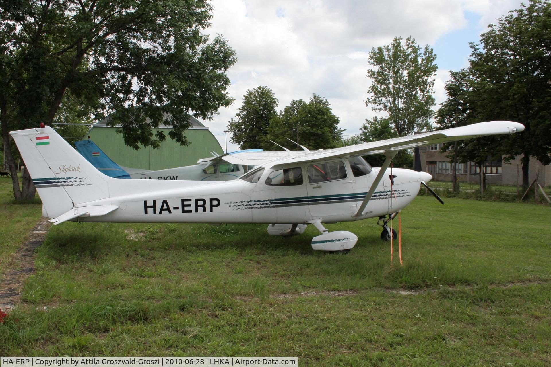 HA-ERP, 1997 Cessna 172R C/N 17280068, Kalocsa Airport - Hungary