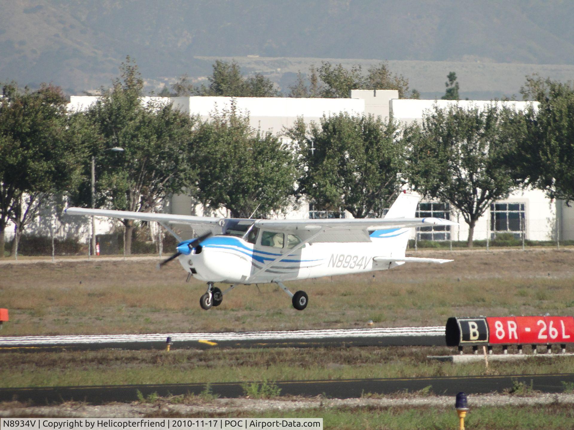 N8934V, 1974 Cessna 172M C/N 17264291, Landing on runway 26L