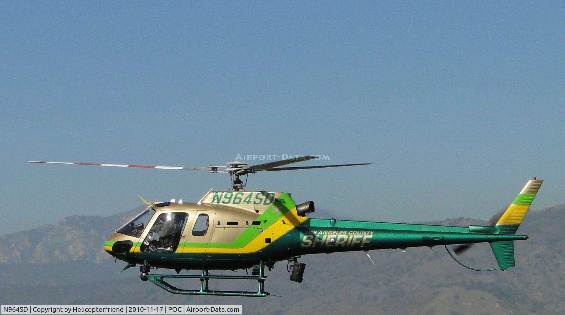 N964SD, Eurocopter AS-350B-2 Ecureuil Ecureuil C/N 3529, Slowing down to turn left and enter helipad area