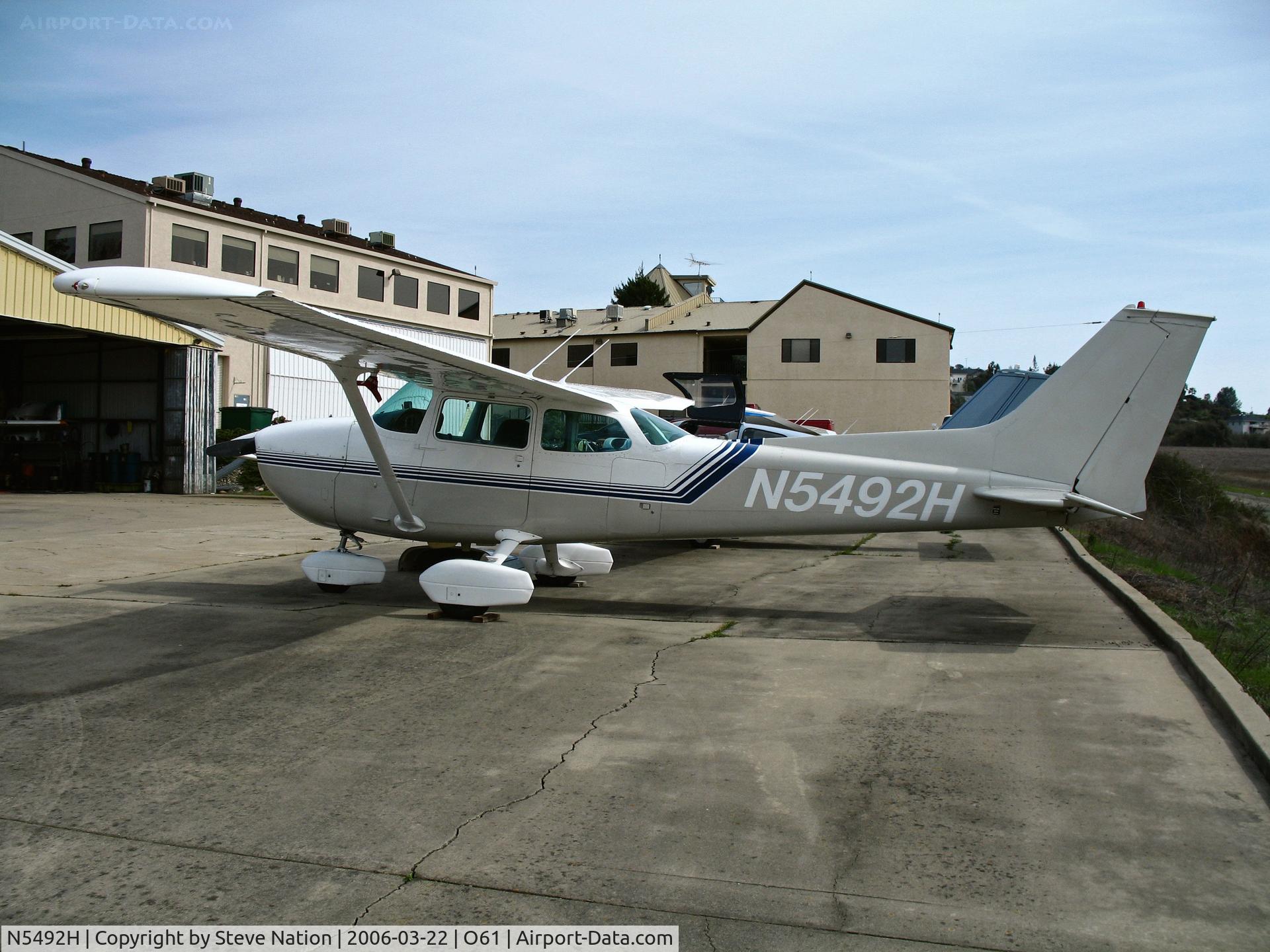N5492H, 1975 Cessna 172M C/N 17265464, Locally-based 1975 Cessna 172M @ Cameron Airpark, CA