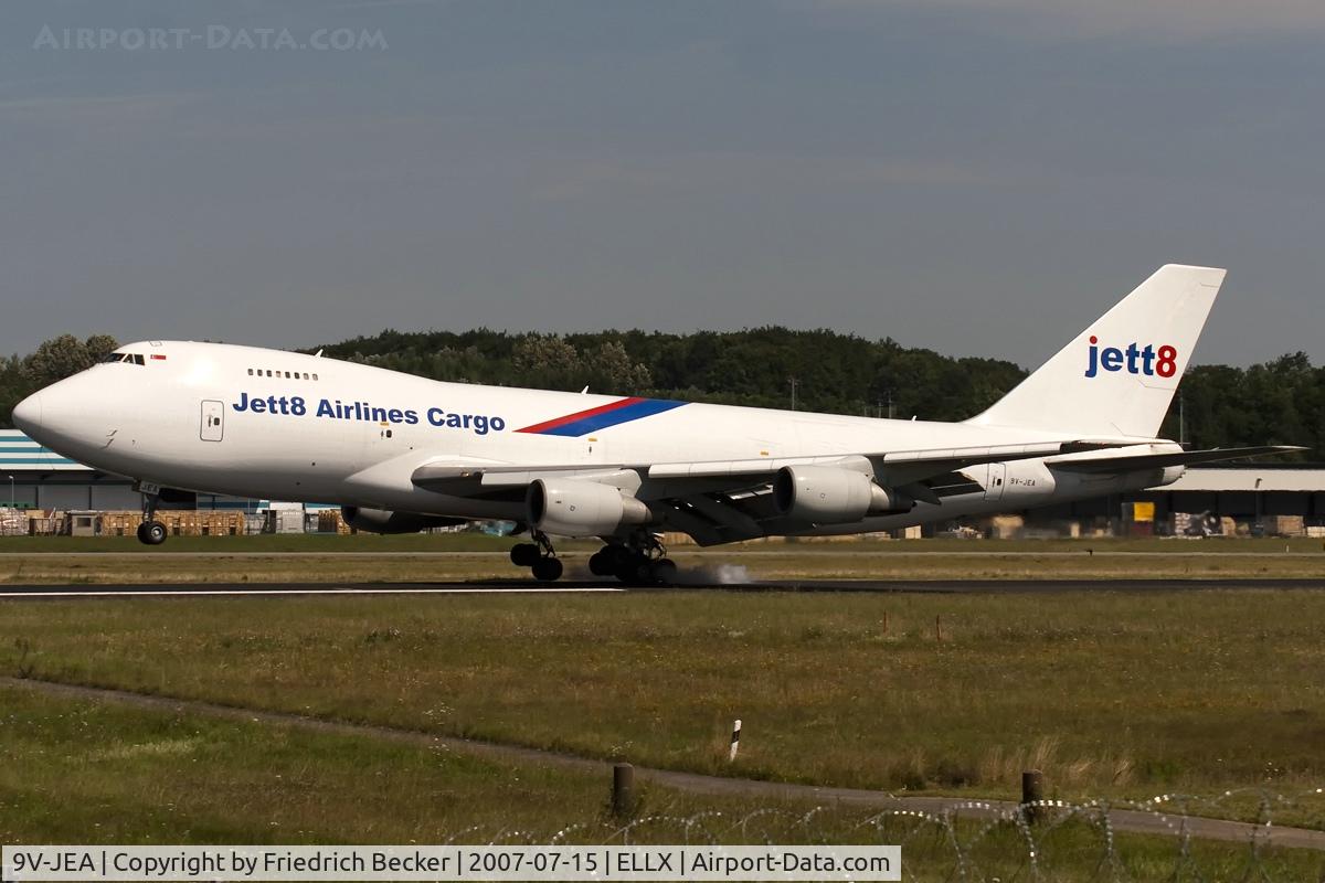 9V-JEA, 1981 Boeing 747-2D3B C/N 22579, touchdown