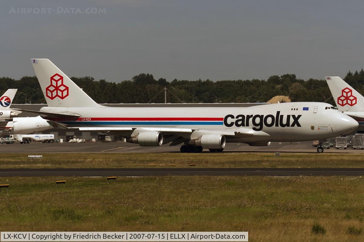 LX-KCV, 1997 Boeing 747-4R7F/SCD C/N 25868, taxying to the active