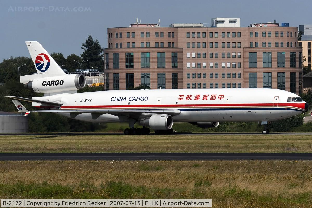 B-2172, 1992 McDonnell Douglas MD-11 C/N 48496, taxying to the cargo center